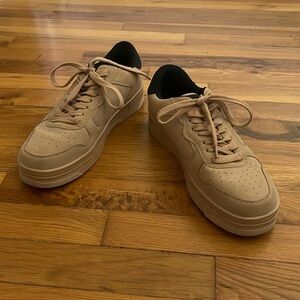 Bershka Sneakers in camel, men’s size 8